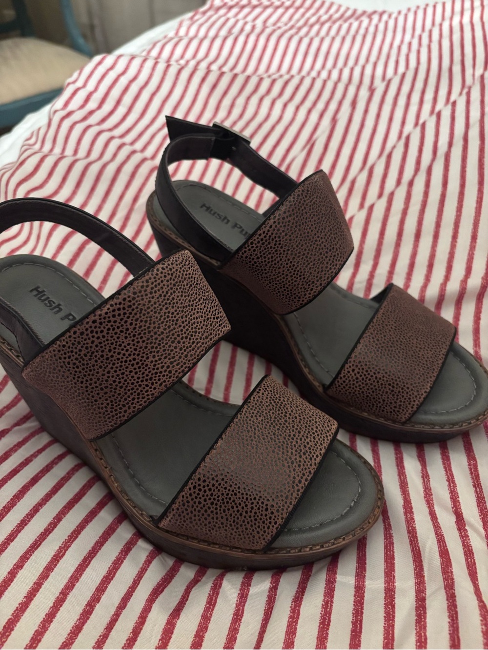 Hush Puppies Women's Textured Brown Leather Wedge Sandals
